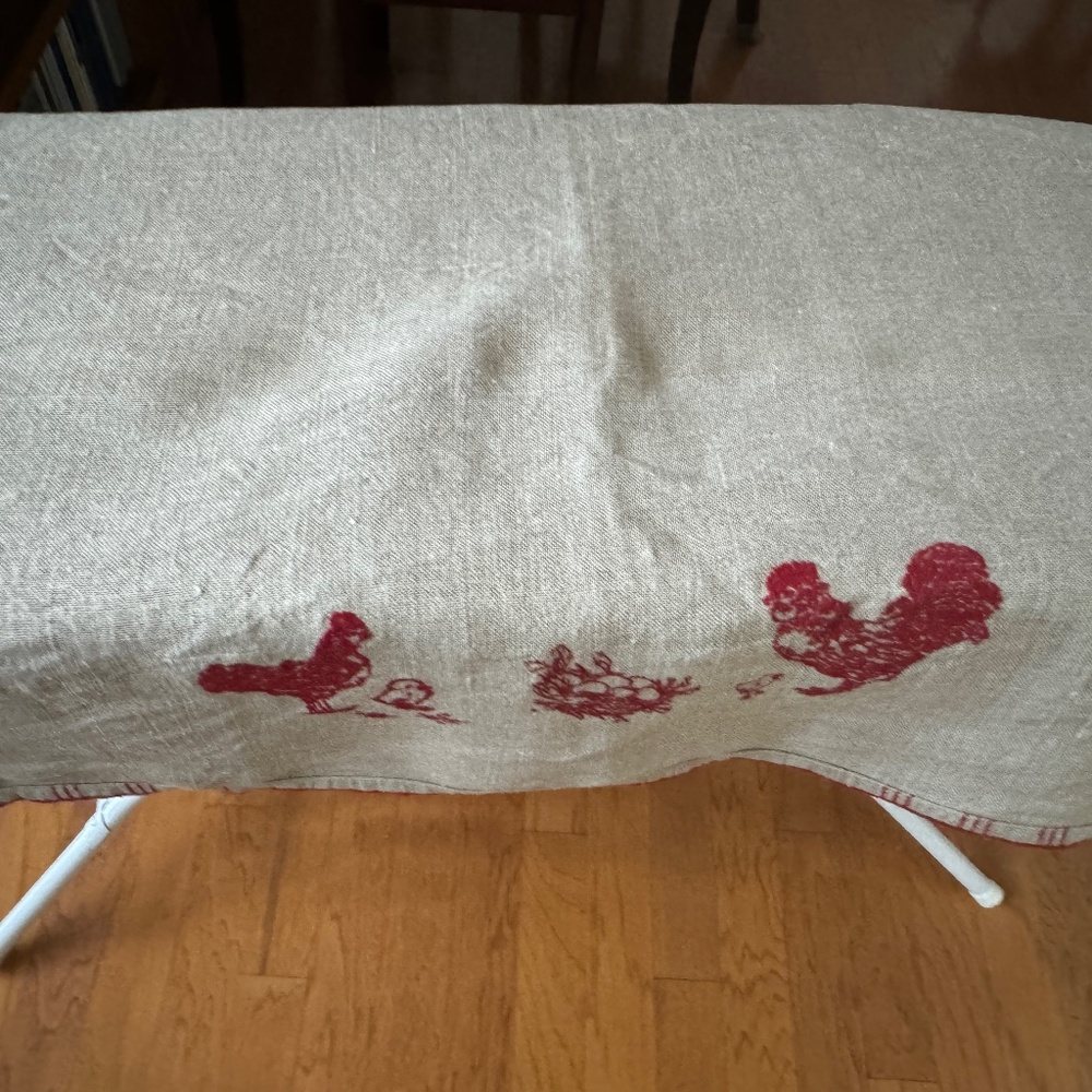 linen table cloth with napkins